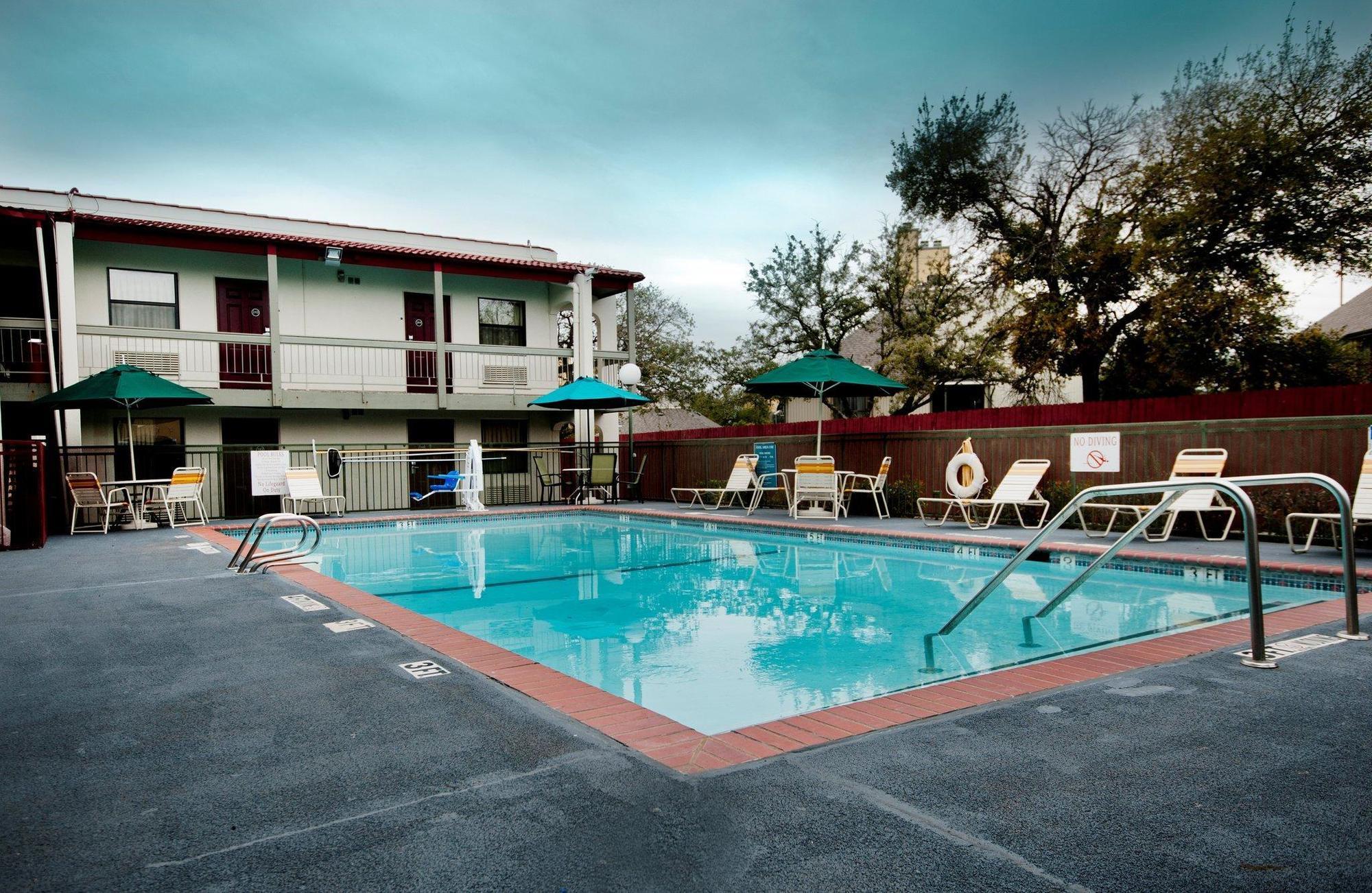 Red Roof Inn North Dallas - Park Central Esterno foto